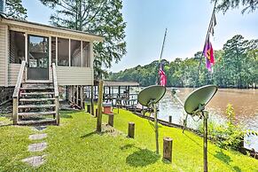 Sues Camp w/ Caddo Lake Access & Dock!