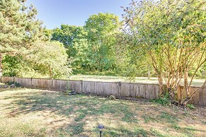 Pet-friendly Home w/ Grill, 2 Mi to Autzen Stadium