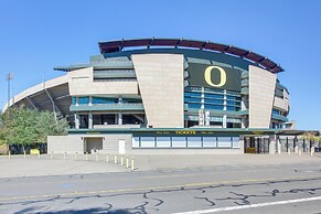 Pet-friendly Home w/ Grill, 2 Mi to Autzen Stadium