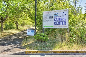 Pet-friendly Home w/ Grill, 2 Mi to Autzen Stadium