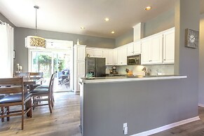 Pet-friendly Home w/ Grill, 2 Mi to Autzen Stadium