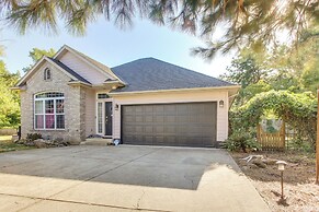 Pet-friendly Home w/ Grill, 2 Mi to Autzen Stadium