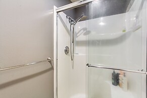 Pet-friendly Home w/ Grill, 2 Mi to Autzen Stadium