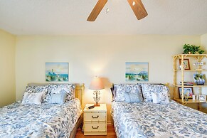 Coastal Condo w/ Balcony: Walk to Madeira Beach!