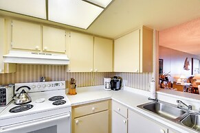 Coastal Condo w/ Balcony: Walk to Madeira Beach!