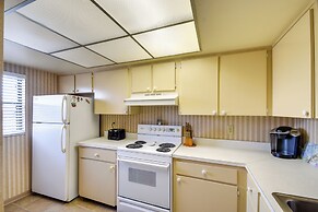 Coastal Condo w/ Balcony: Walk to Madeira Beach!