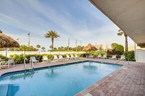 Coastal Condo w/ Balcony: Walk to Madeira Beach!
