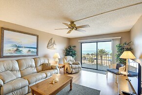 Coastal Condo w/ Balcony: Walk to Madeira Beach!