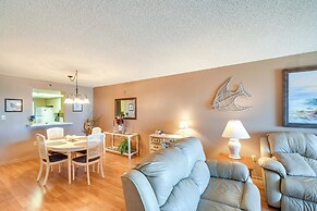 Coastal Condo w/ Balcony: Walk to Madeira Beach!