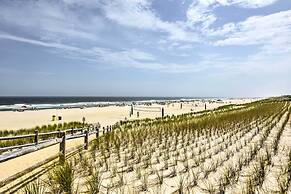 Breezy Ship Bottom House w/ Yard + Beach Access!