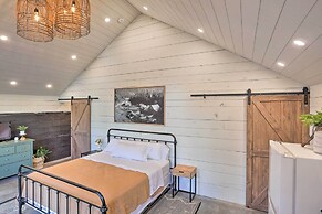 Rustic Rapid City Farmhouse w/ Mountain Views