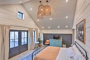 Rustic Rapid City Farmhouse w/ Mountain Views