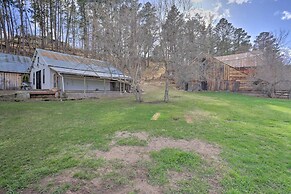 Rustic Rapid City Farmhouse w/ Mountain Views