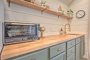 Rustic Rapid City Farmhouse w/ Mountain Views