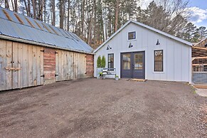 Rustic Rapid City Farmhouse w/ Mountain Views