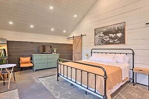 Rustic Rapid City Farmhouse w/ Mountain Views