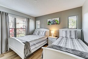 Sarasota Villa w/ Pool Access ~ 4 Mi to Beach!