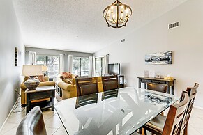 Sarasota Villa w/ Pool Access ~ 4 Mi to Beach!