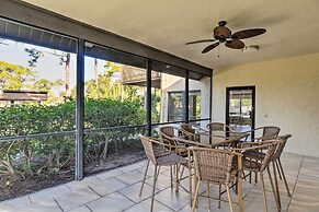 Sarasota Villa w/ Pool Access ~ 4 Mi to Beach!