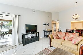 Sarasota Villa w/ Pool Access ~ 4 Mi to Beach!