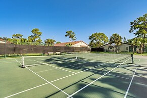 Sarasota Villa w/ Pool Access ~ 4 Mi to Beach!