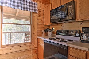 Homey Sevierville Cabin w/ Deck Near Pigeon Forge!