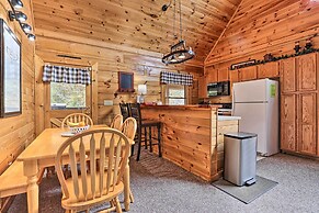 Homey Sevierville Cabin w/ Deck Near Pigeon Forge!