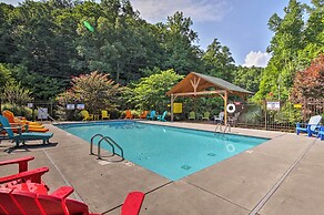 Homey Sevierville Cabin w/ Deck Near Pigeon Forge!