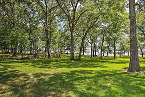 Charming Lake Fork Cottage w/ Screened-in Porch!
