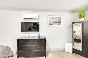 Greenwood Studio Cottage < 1 Mi to Downtown!