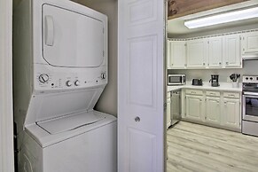 Chic Resort Condo ~ 1 Mi to Attitash Mountain!