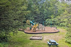 Chic Resort Condo ~ 1 Mi to Attitash Mountain!