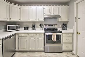 Chic Resort Condo ~ 1 Mi to Attitash Mountain!