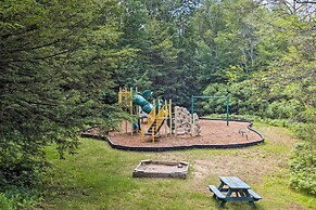 Chic Resort Condo ~ 1 Mi to Attitash Mountain!
