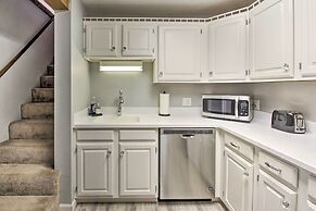 Chic Resort Condo ~ 1 Mi to Attitash Mountain!