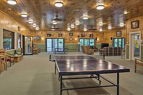 Chic Resort Condo ~ 1 Mi to Attitash Mountain!