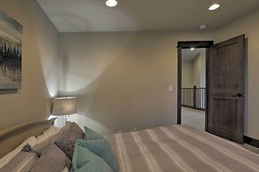 Luxury Suncadia Resort Retreat w/ Private Hot Tub!