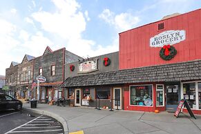 Luxury Suncadia Resort Retreat w/ Private Hot Tub!