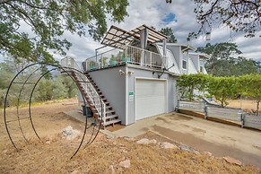 Mariposa Home: Furnished Patio & Sierra Mtn Views