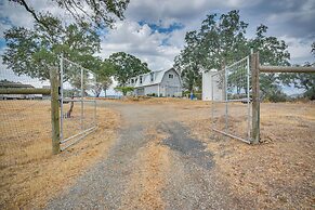 Mariposa Home: Furnished Patio & Sierra Mtn Views