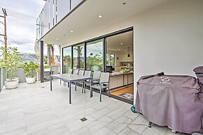 Chic Coronado Retreat w/ Patio & 4 Cruiser Bikes!