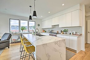 Chic Coronado Retreat w/ Patio & 4 Cruiser Bikes!