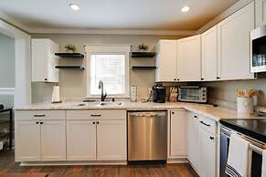 Cozy Blackstone Getaway < 2 Mi to Downtown!