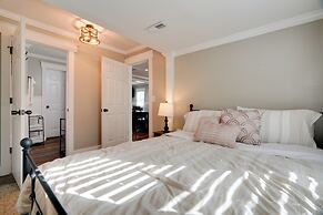 Cozy Blackstone Getaway < 2 Mi to Downtown!