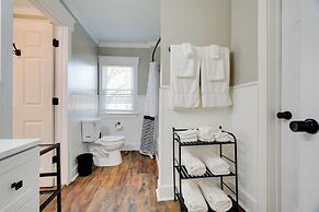 Cozy Blackstone Getaway < 2 Mi to Downtown!