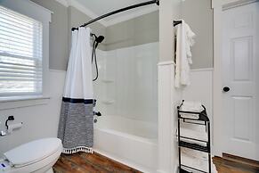 Cozy Blackstone Getaway < 2 Mi to Downtown!