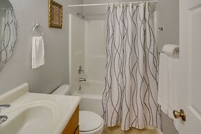 Gulfport Condo w/ Private Balcony - Walk to Beach!