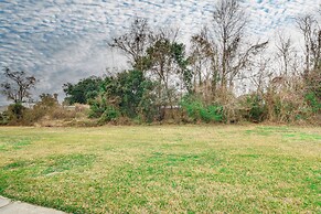 Gulfport Condo w/ Private Balcony - Walk to Beach!