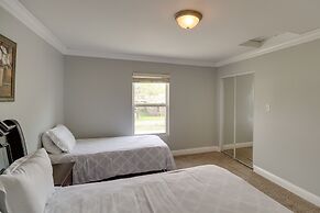 Gulfport Condo w/ Private Balcony - Walk to Beach!