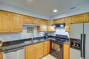 Gulfport Condo w/ Private Balcony - Walk to Beach!